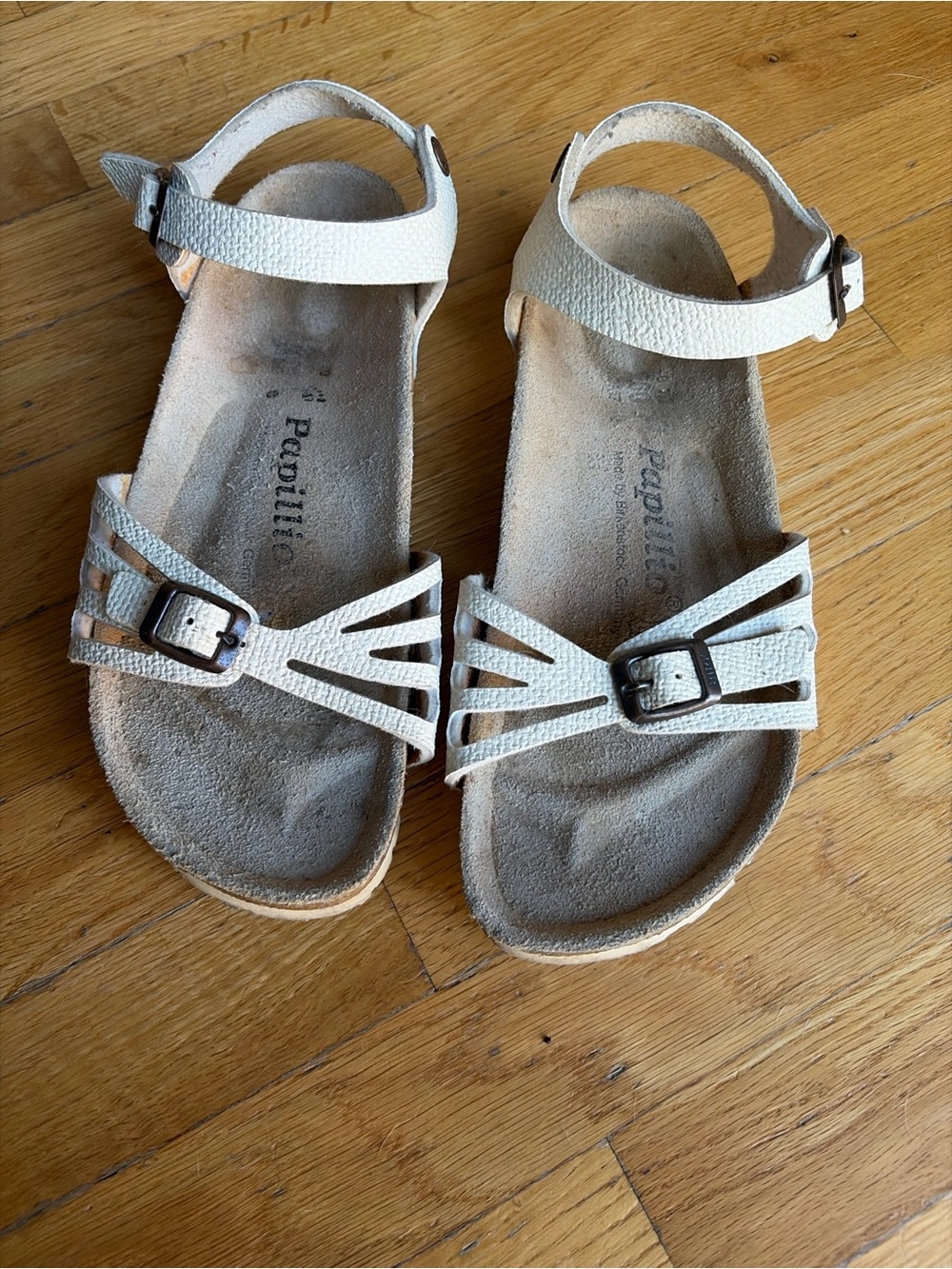Papillio Birkenstock Women’s Off-White Strappy Buckle Sandals